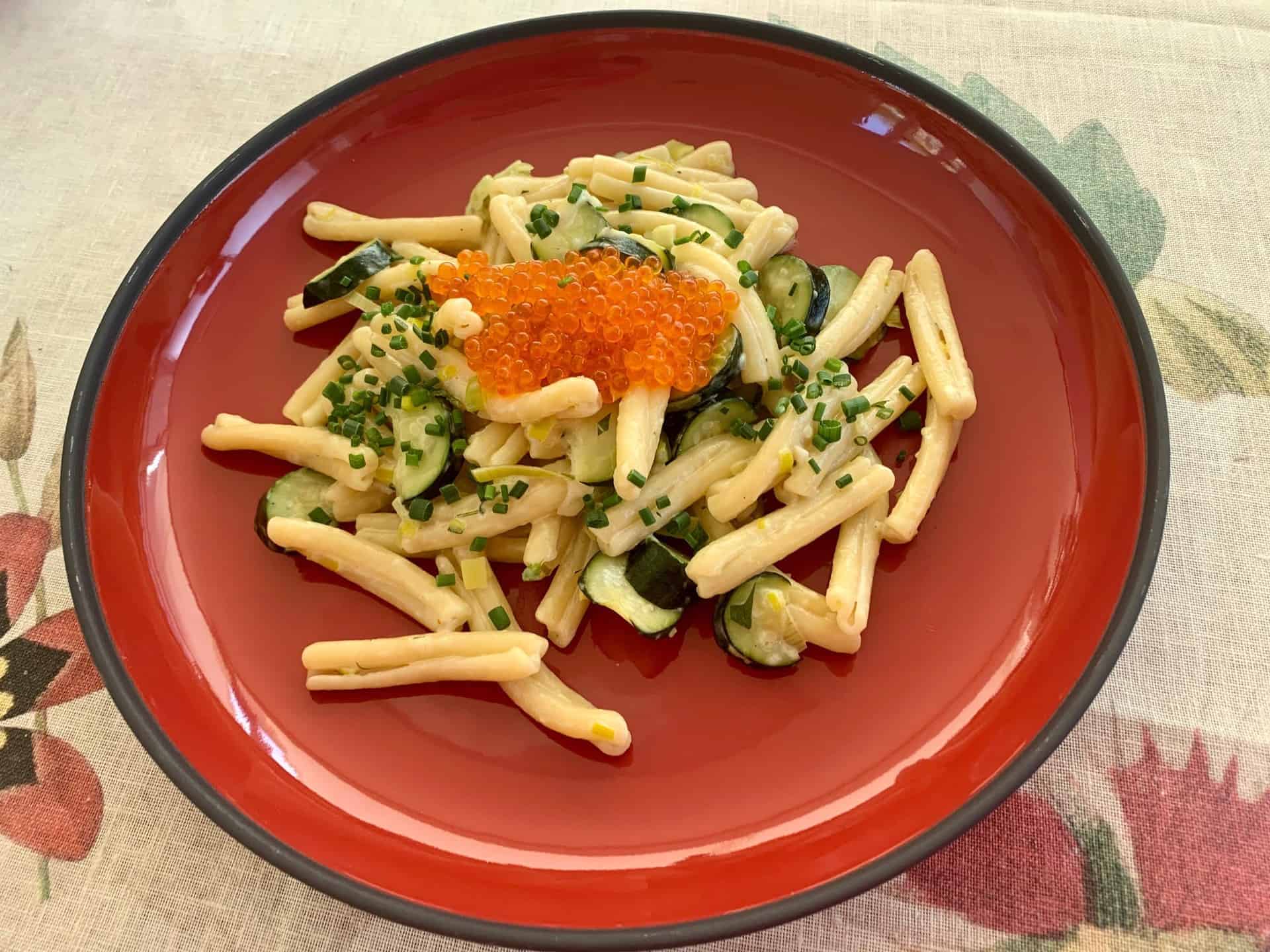 Rezept: Casarecce mit Lauch, Zucchini und Forellenkaviar