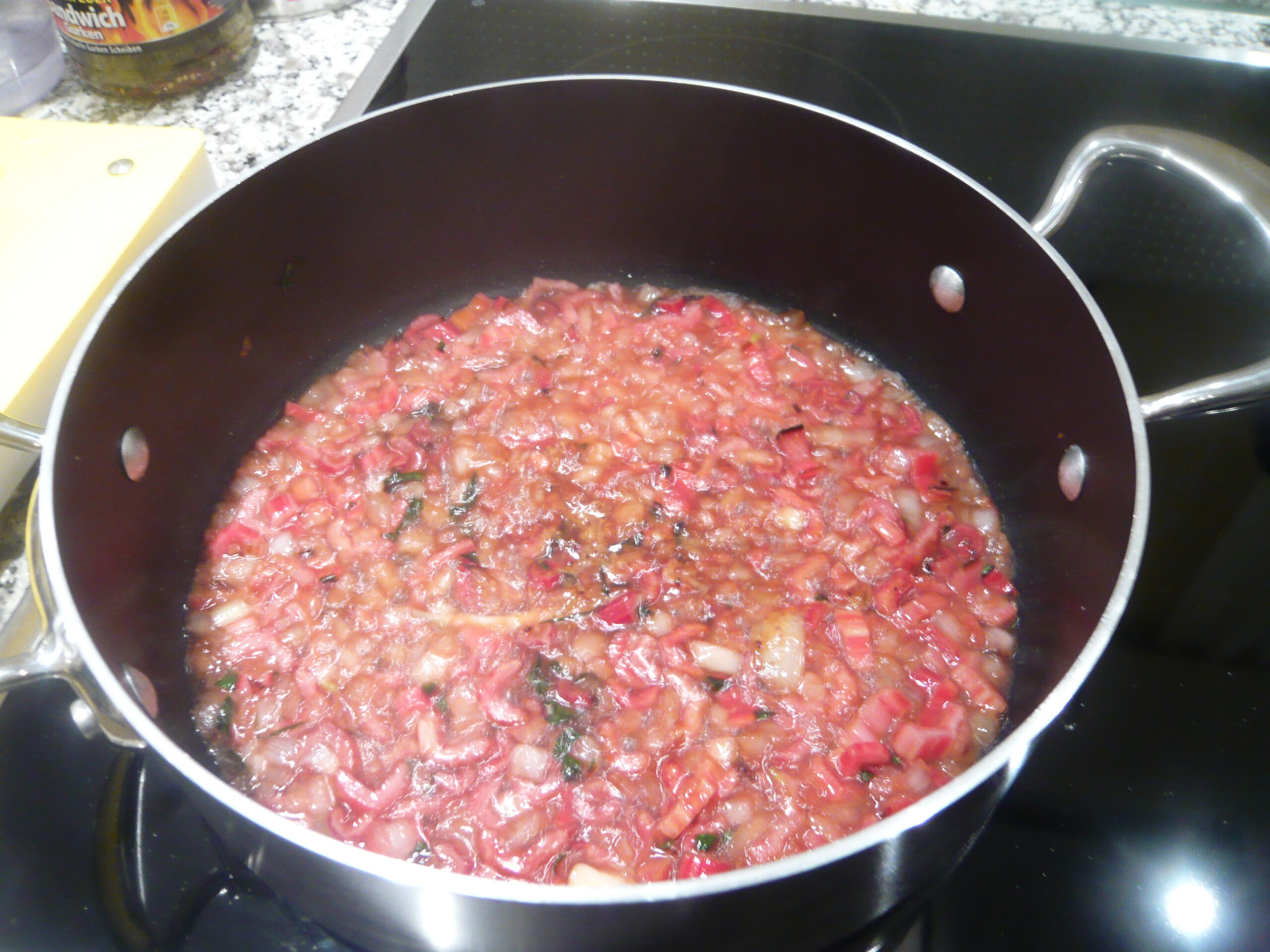 Fusilli mit Mangold, Birne, Nüssen und Blauschimmelkäse - zumkochen.at ...