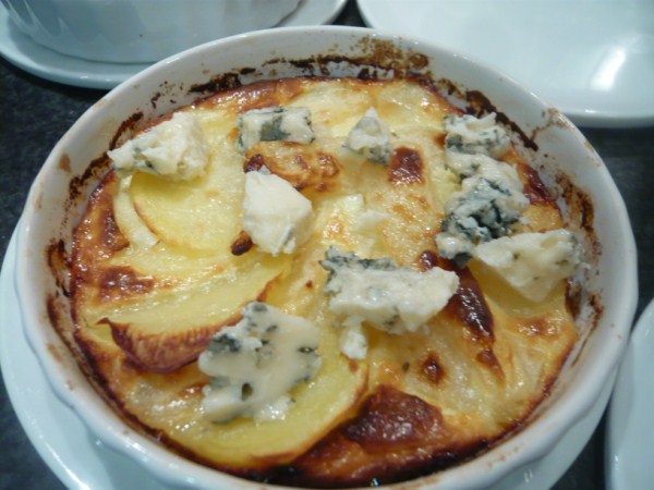 Gratin mit Erdäpfeln, Birnen und Roquefort - zumkochen.at – Gewürze ...